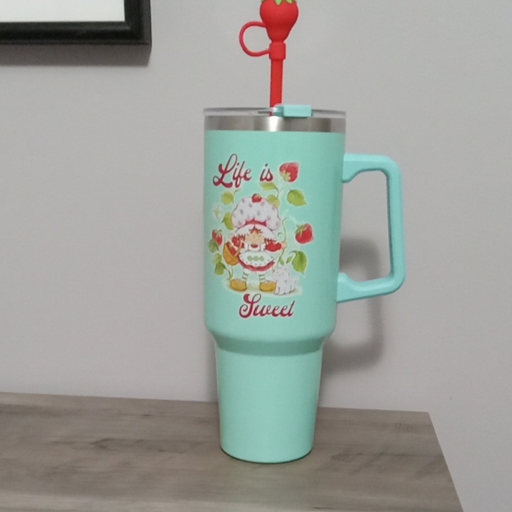 Strawberry Cupcake 40 Oz. Tumbler NWOTS. 🍓🍓🍓🍓